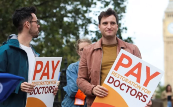 UK News: Senior doctors in Britain will vote on salary proposal