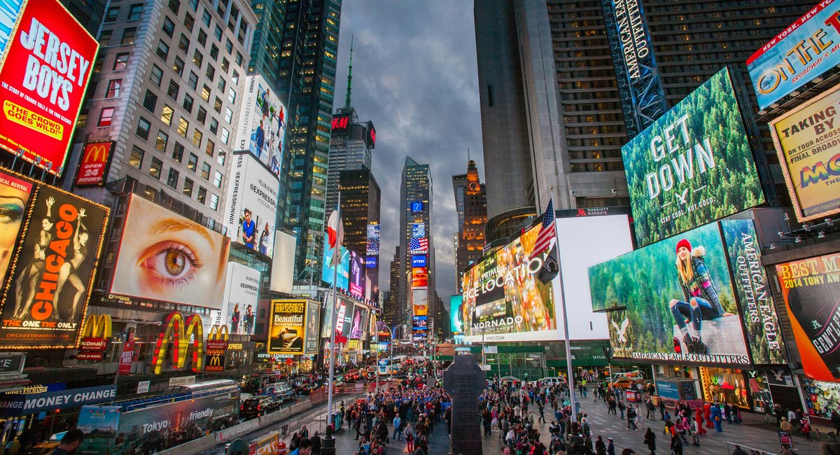 Extra Extra: A 65-foot hot dog sculpture is just what NYC needs