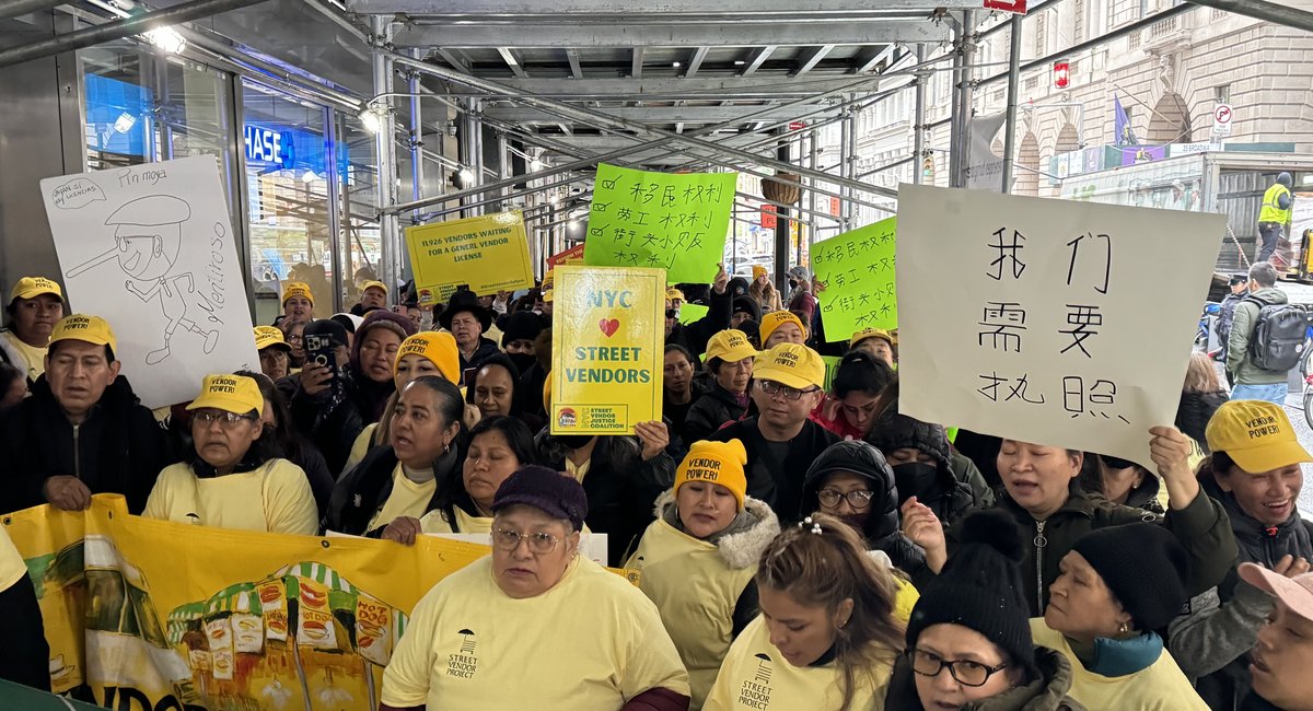 NYC street vendors protest City Hall crackdown, urge lifting caps on licenses