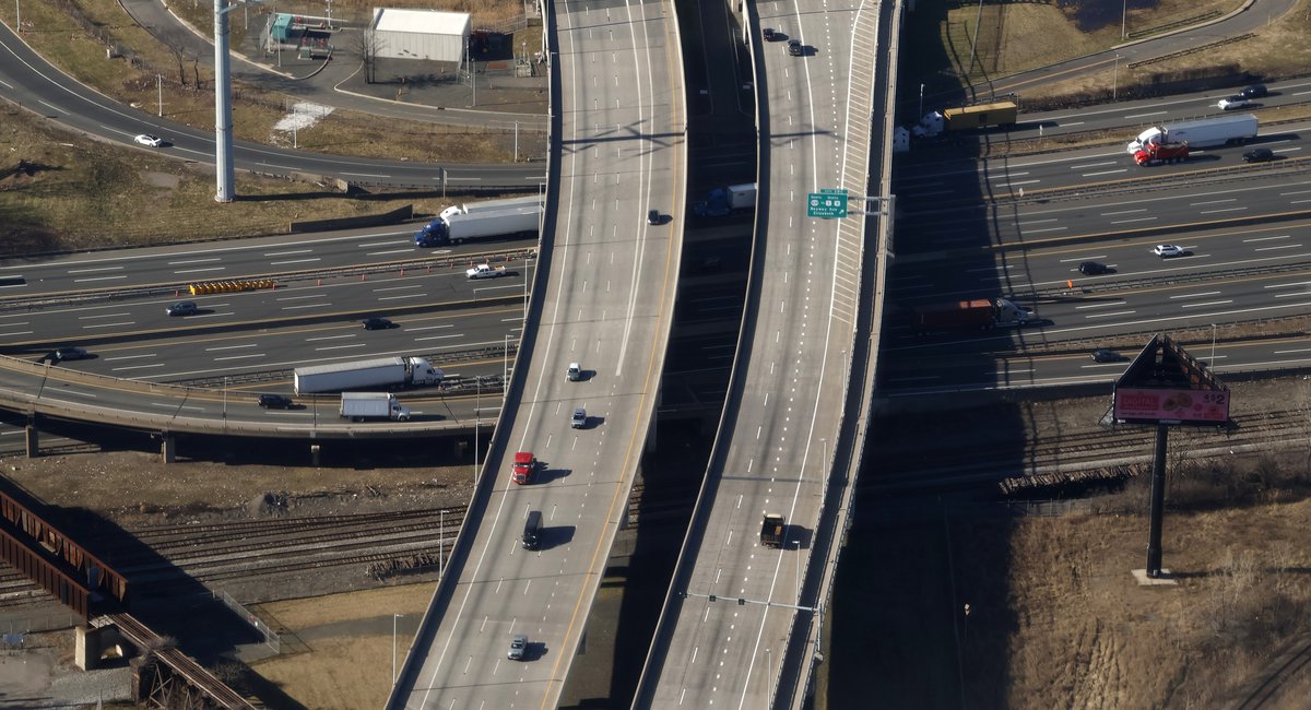 Extra Extra: What’s stopping NJDOT from putting up witty highway signs? Not federal regulators.